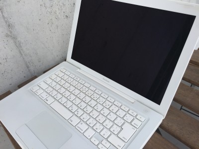 MacBookAir-CD2