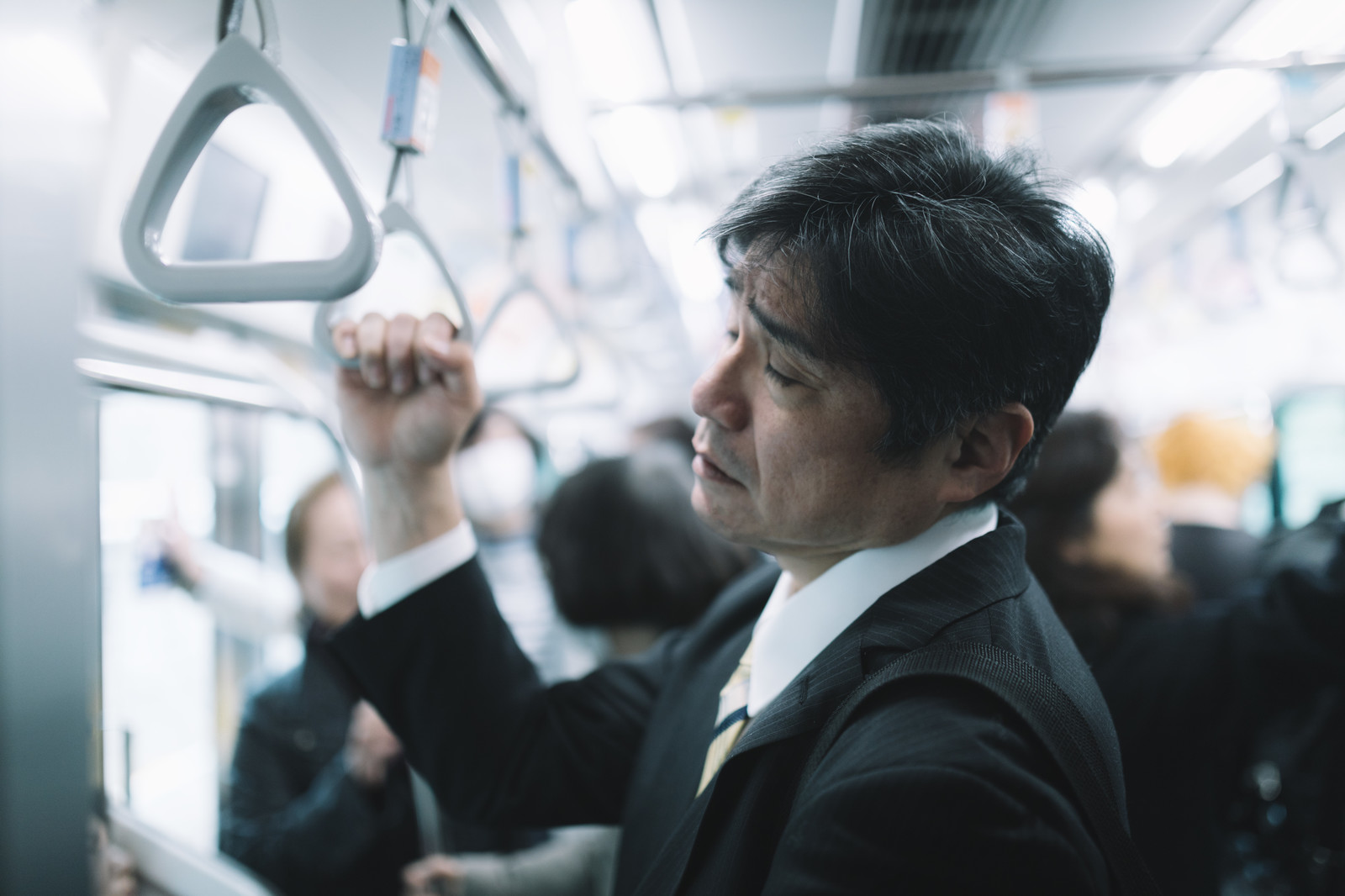 6月から夏の季節はブラック企業の広告に要注意！？転職のタイミングについて